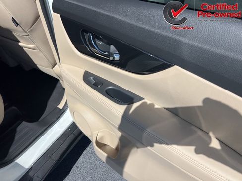 Used 2020 Nissan Rogue SL FWD image 24