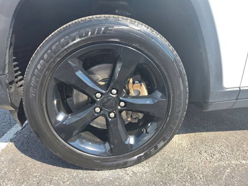 Used 2021 Jeep Grand Cherokee L Laredo AWD/4WD image 3