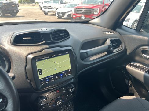 Used 2022 Jeep Renegade Altitude w/ Convenience Group AWD/4WD image 13