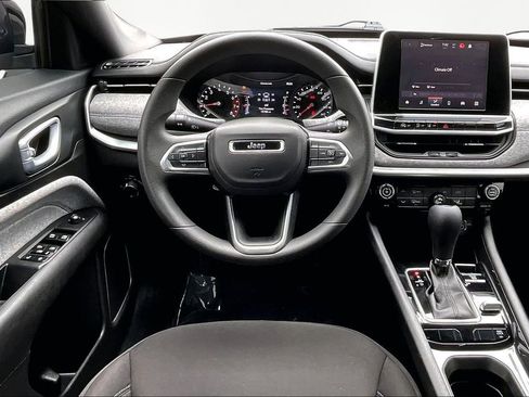 Used 2025 Jeep Compass Sport image 5