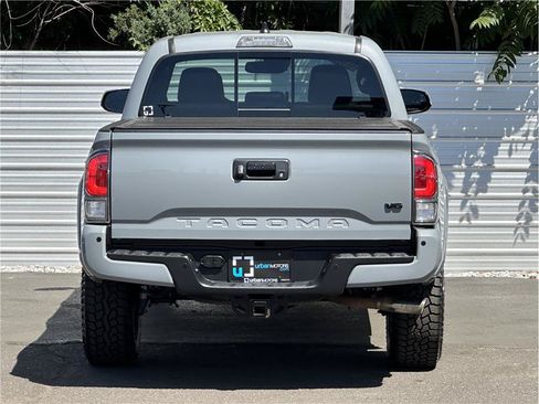 Used 2020 Toyota Tacoma TRD Sport w/ TRD Premium Sport Package AWD/4WD image 11