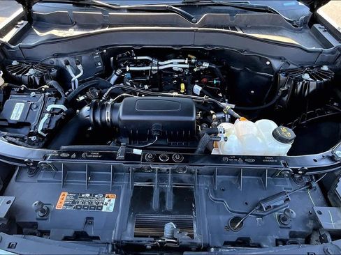 Used 2021 Ford Explorer XLT w/ Equipment Group 202A image 11