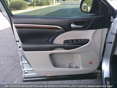 Used 2015 Toyota Highlander Limited image 13