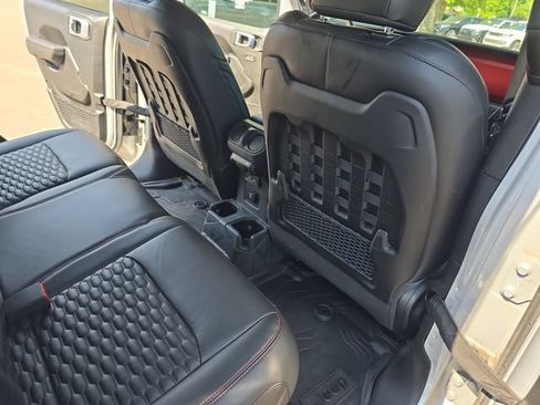 Used 2022 Jeep Wrangler Unlimited Rubicon w/ Xtreme Recon 35" Tire Package AWD/4WD image 11