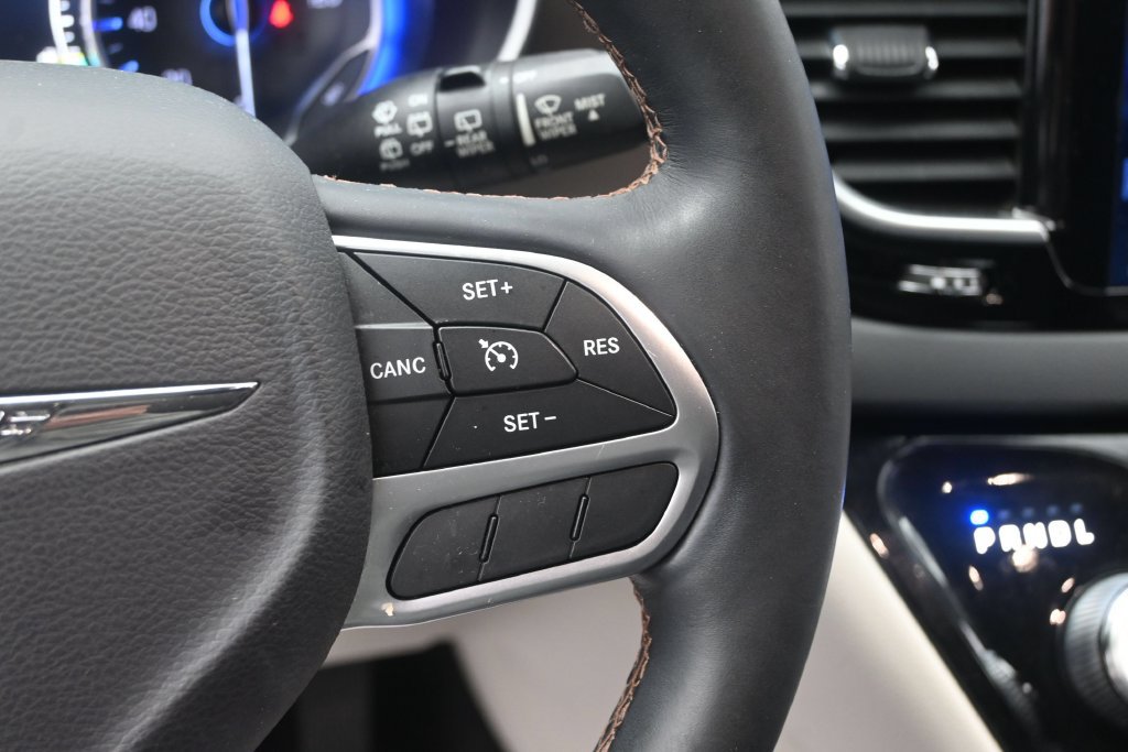 Used 2017 Chrysler Pacifica Touring-L Plus FWD image 31
