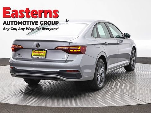 Used 2024 Volkswagen Jetta SE FWD image 5