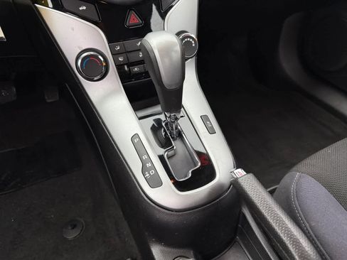 Used 2015 Chevrolet Cruze LT image 14