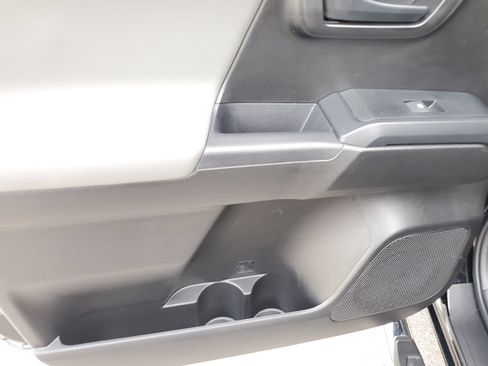 Certified 2022 Toyota Tacoma SR AWD/4WD image 16