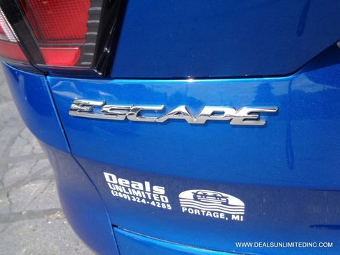 Used 2017 Ford Escape Titanium w/ Equipment Group 301A AWD/4WD image 5