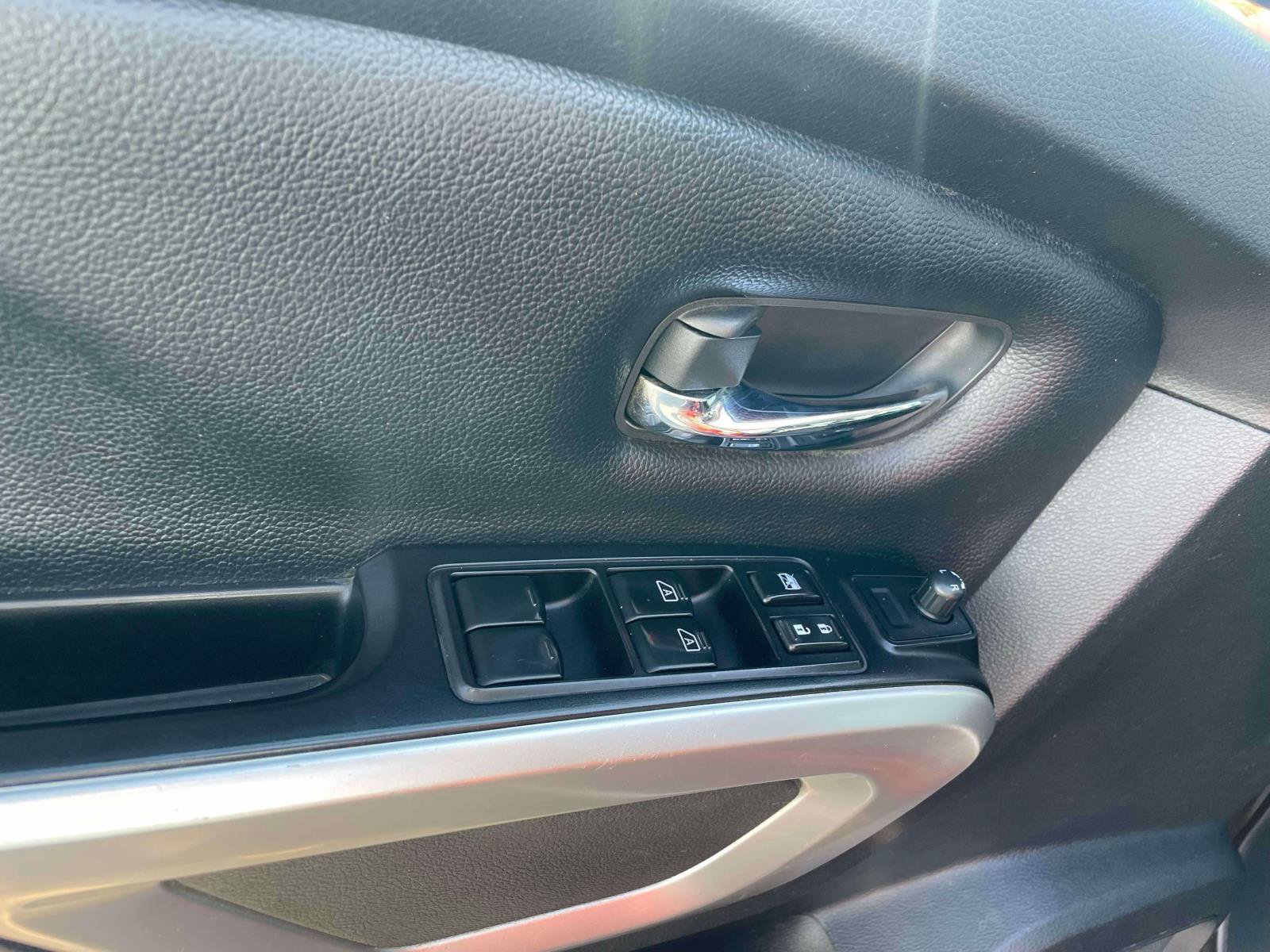 Used 2019 Nissan Titan SV AWD/4WD image 11