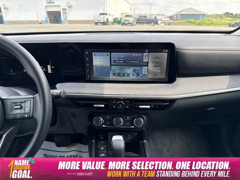 Used 2025 Nissan Kicks SV AWD/4WD image 15