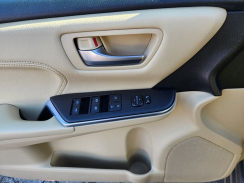 Used 2017 Toyota Camry image 17