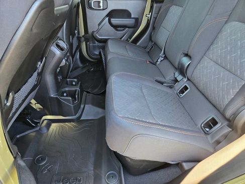 Used 2026 Jeep Gladiator Mojave AWD/4WD image 11