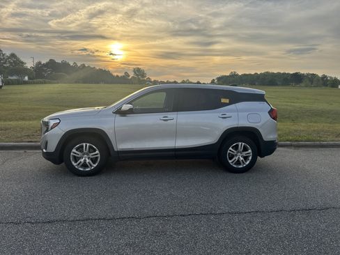Used 2021 GMC Terrain SLE image 7