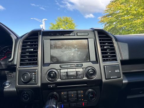 Used 2017 Ford F150 Raptor w/ Equipment Group 802A Luxury AWD/4WD image 26
