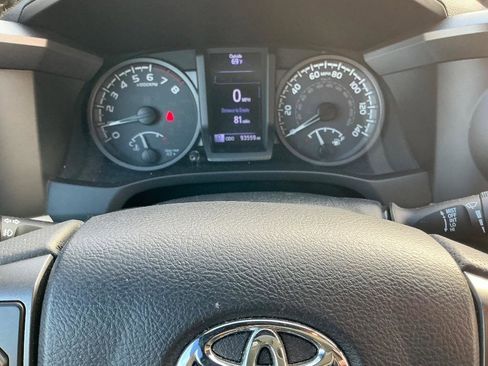 Used 2017 Toyota Tacoma TRD Off-Road w/ Premium & Technology Package image 21