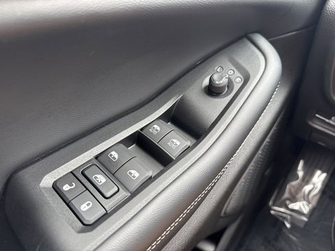 Used 2023 Jeep Grand Cherokee Limited w/ Luxury Tech Group II image 11