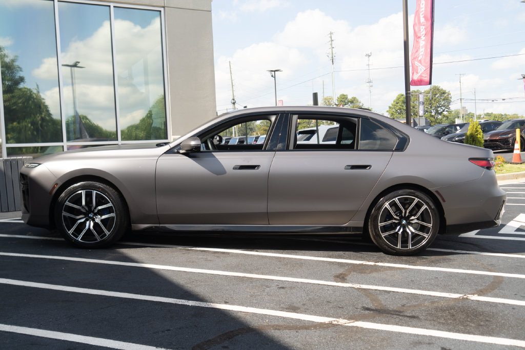 Used 2024 BMW i7 xDrive60 AWD/4WD image 17