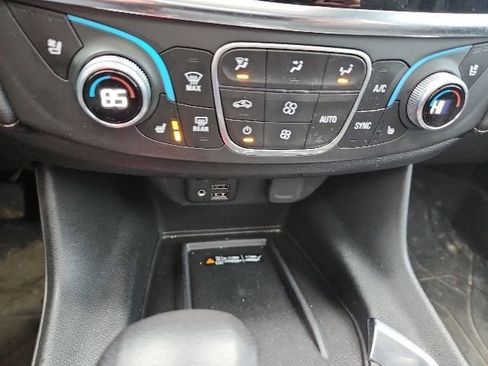Used 2022 Chevrolet Traverse Premier AWD/4WD image 16