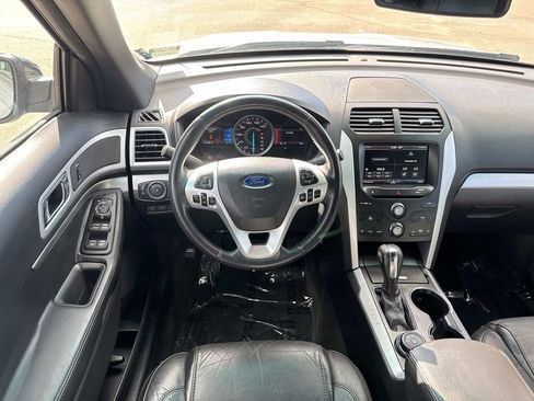 Used 2015 Ford Explorer XLT w/ Equipment Group 202B image 10