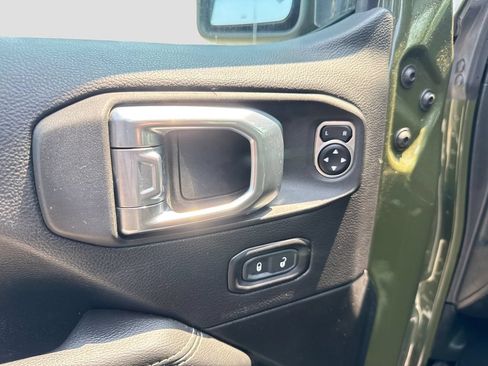 Used 2023 Jeep Gladiator Rubicon w/ LED Lighting Group AWD/4WD image 15