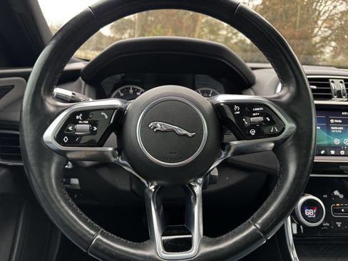 Used 2020 Jaguar XE S image 17