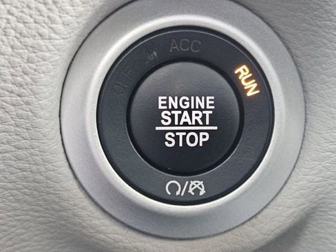 Used 2023 Chrysler Pacifica Limited image 21