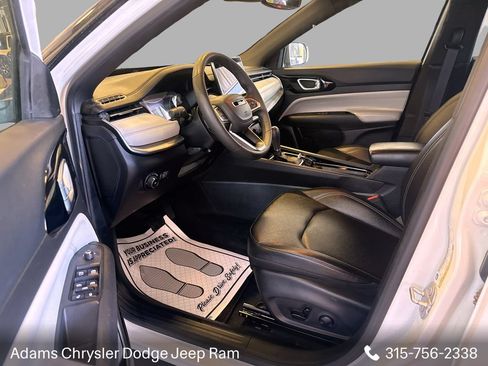 Used 2025 Jeep Compass Limited AWD/4WD image 14