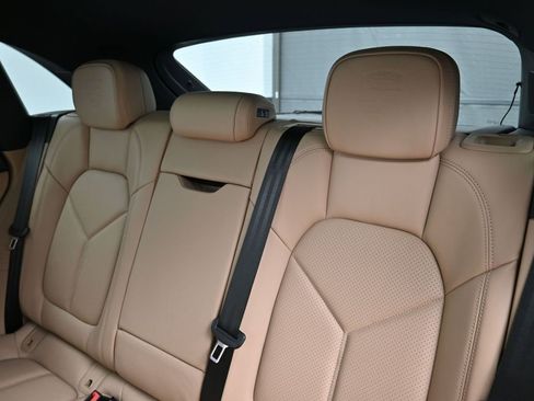 Used 2026 Porsche Macan AWD/4WD image 6