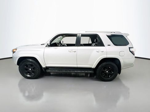 Used 2017 Toyota 4Runner SR5 Premium AWD/4WD image 5