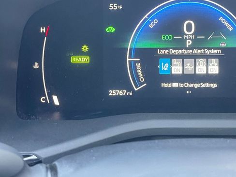 Used 2025 Toyota Camry LE image 39