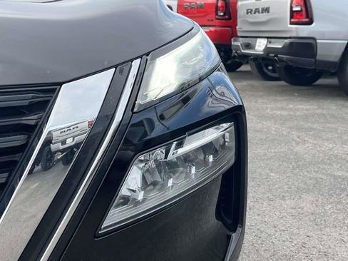 Used 2023 Nissan Rogue SV image 9