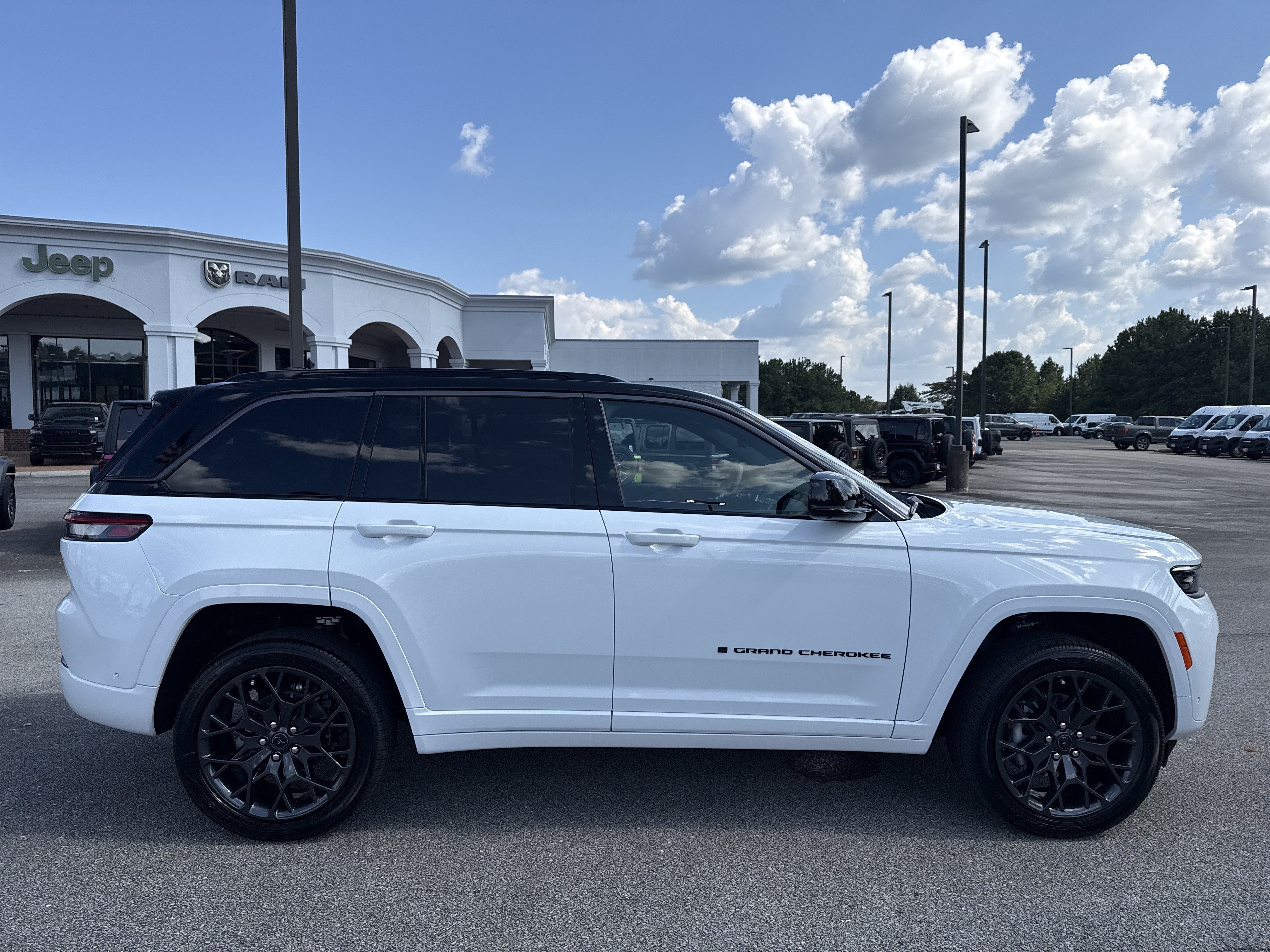 New 2027 Jeep Grand Cherokee Summit AWD/4WD image 8