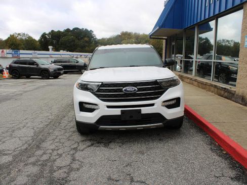 Used 2020 Ford Explorer XLT w/ Equipment Group 202A image 2