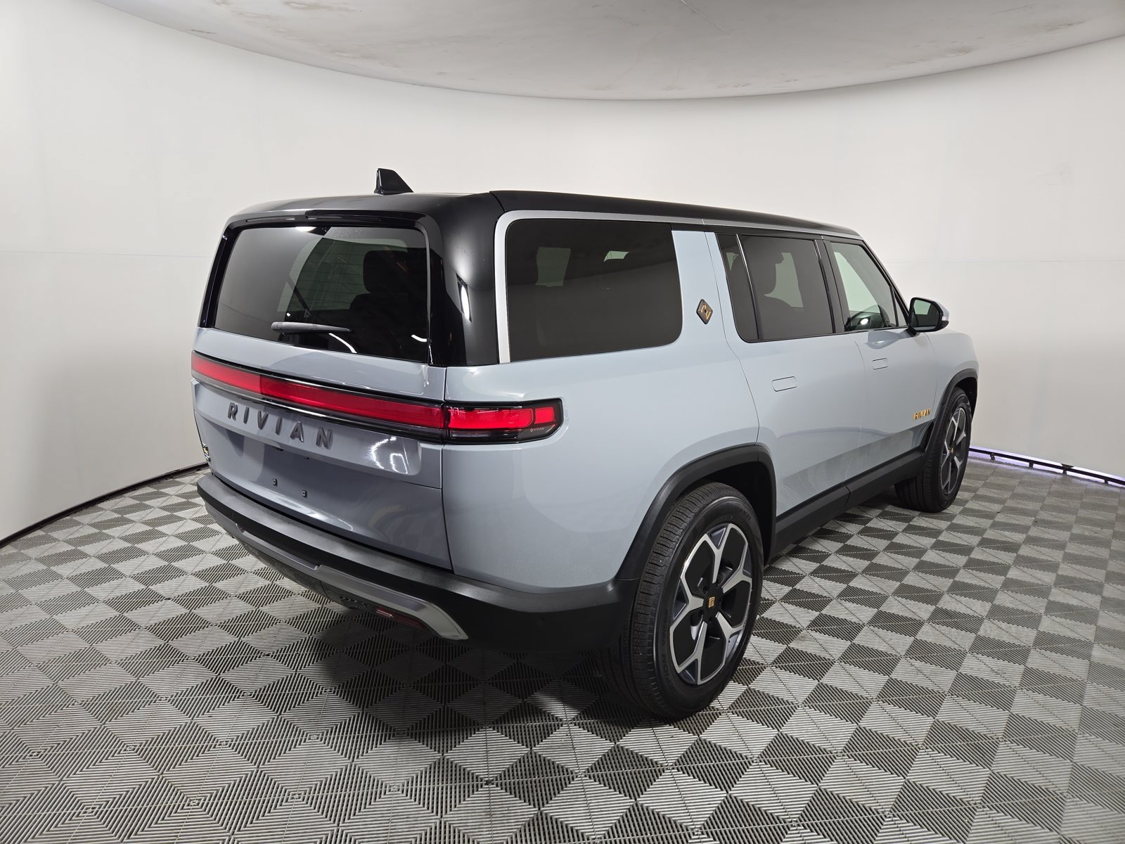 Used 2024 Rivian R1S Adventure Quad AWD/4WD image 5