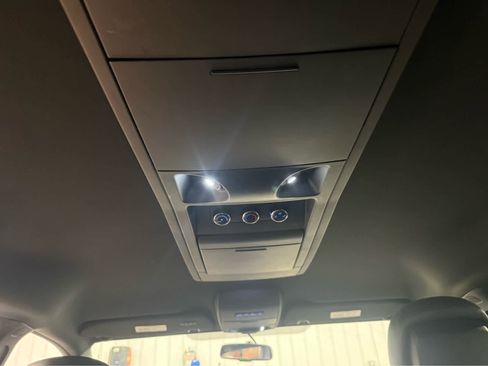 Used 2017 Dodge Grand Caravan GT image 18