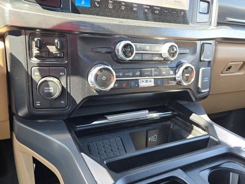 Used 2024 Ford F250 Lariat w/ Lariat Ultimate Package AWD/4WD image 27
