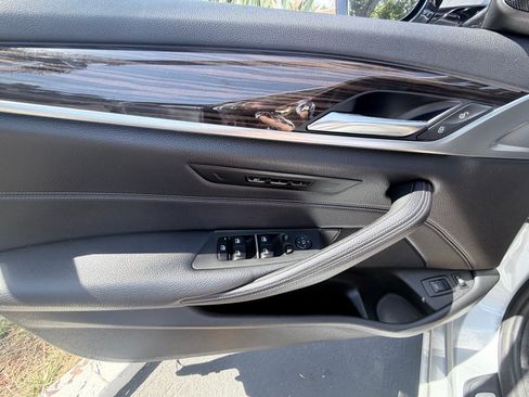 Used 2018 BMW 530e w/ Premium Package 2 RWD image 17