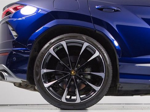 Used 2022 Lamborghini Urus AWD/4WD image 12