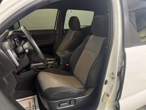 Used 2021 Toyota Tacoma TRD Off-Road image 18