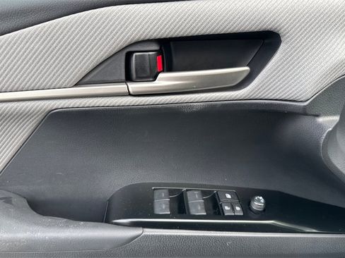 Used 2025 Toyota Camry SE image 11