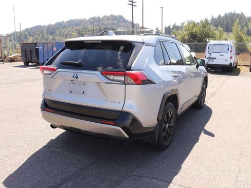 Used 2022 Toyota RAV4 SE w/ Convenience Package AWD/4WD image 5