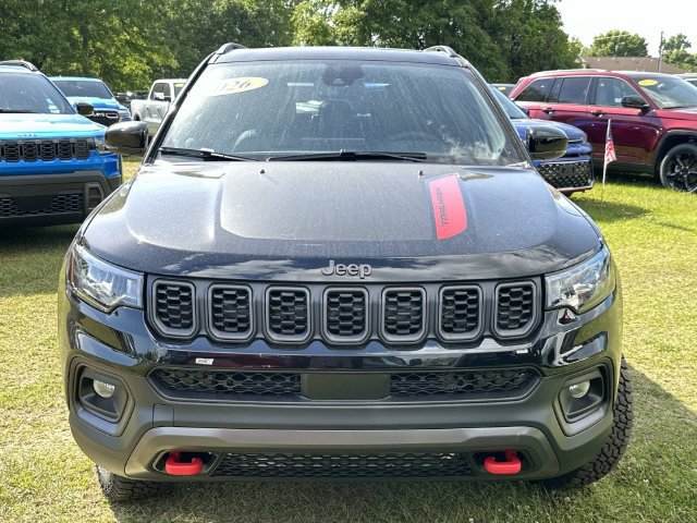 New 2026 Jeep Compass Trailhawk w/ Sun, Sound & Navigation Group AWD/4WD image 3