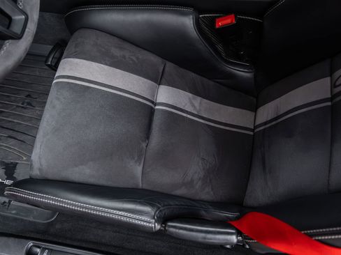 Certified 2018 Porsche 911 GT3 RWD image 30