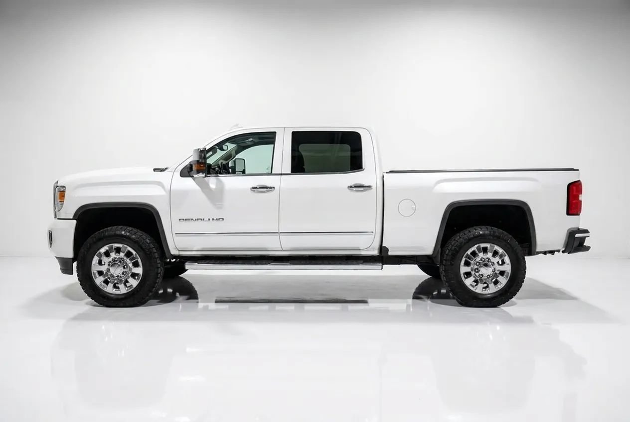 Used 2018 GMC Sierra 2500 Denali w/ Duramax Plus Package AWD/4WD image 3