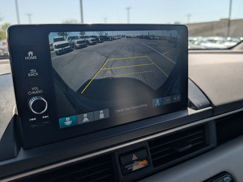Used 2025 Honda Pilot EX-L image 18