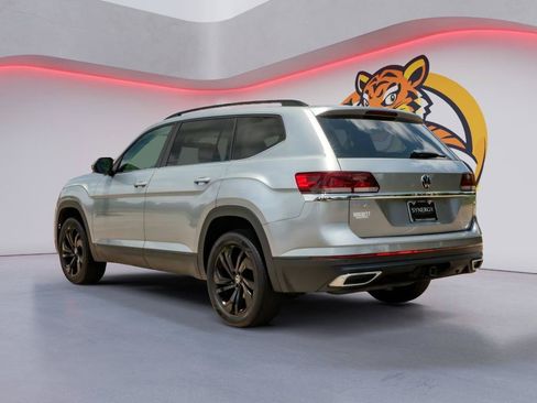 Used 2023 Volkswagen Atlas SE w/ Black Wheel Package FWD image 7