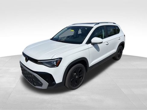 New 2026 Volkswagen Taos SE FWD image 1