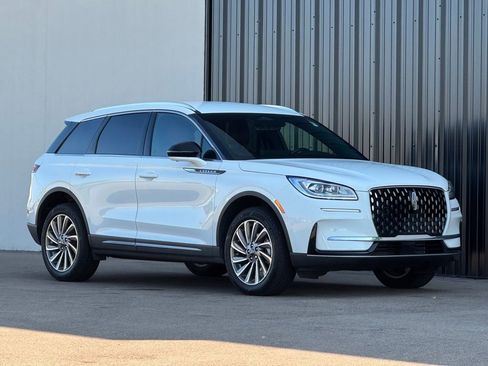 Used 2023 Lincoln Corsair Reserve w/ Equipment Group 201A image 4