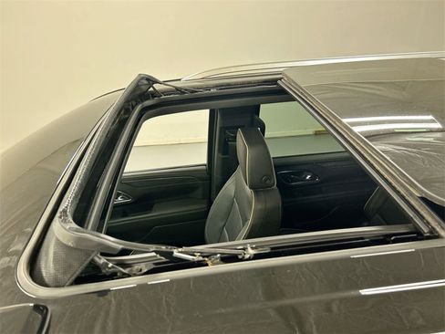 Used 2022 GMC Yukon SLT w/ SLT Premium Package image 19